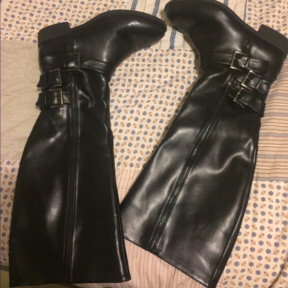 Black boots size 8